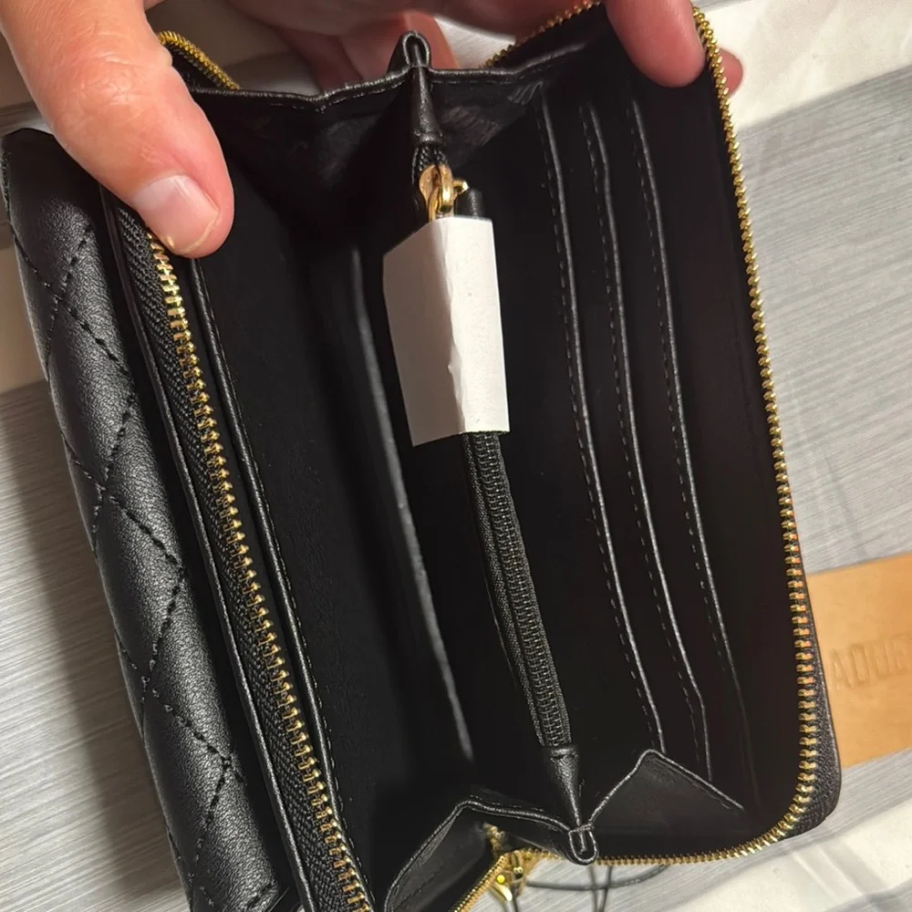 Steve Madden Black Quilted Wallet with Gold Logo - Picture 6 of 8